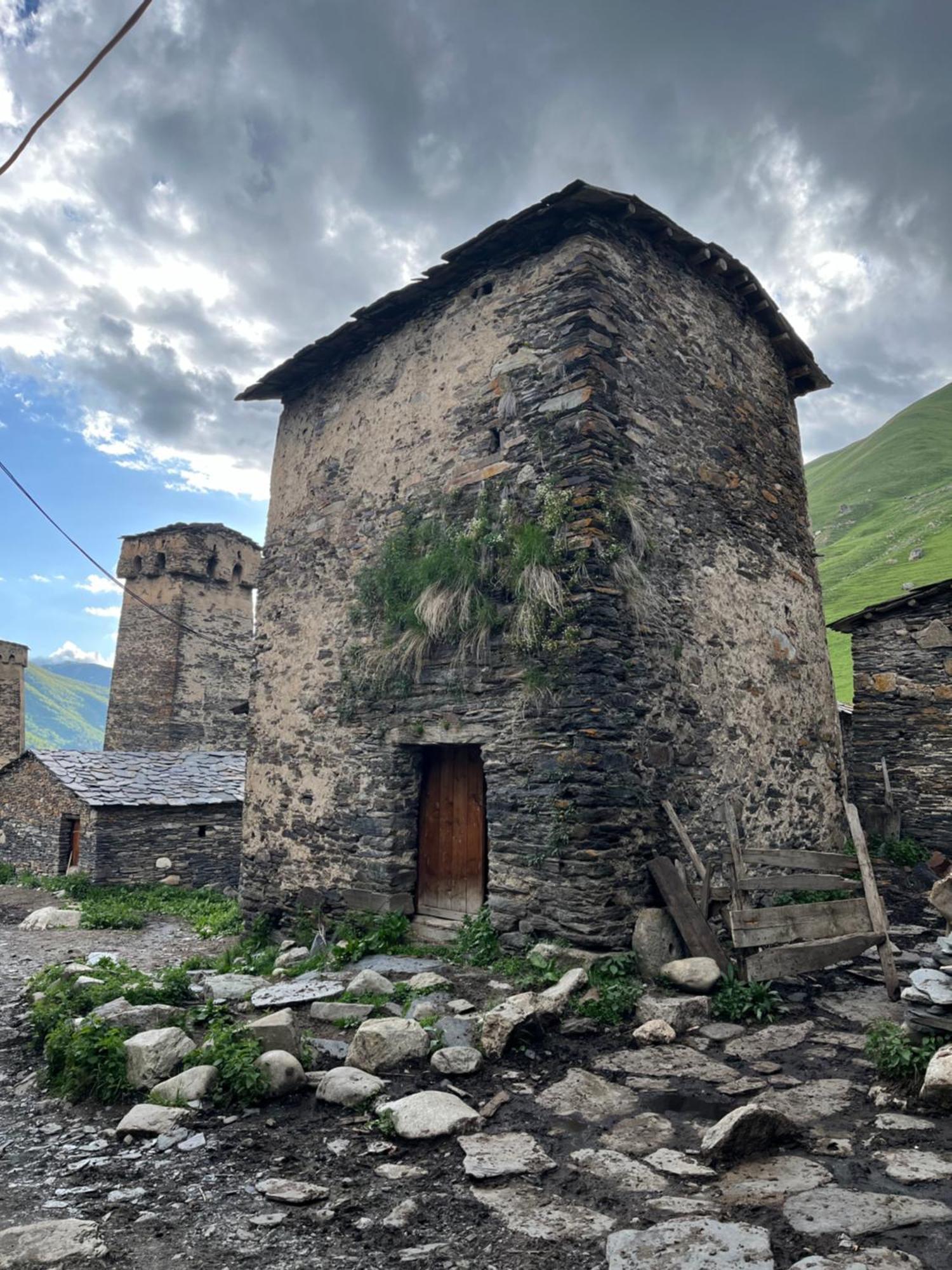 Hotel Nizharadze'S Tower Ushguli Esterno foto