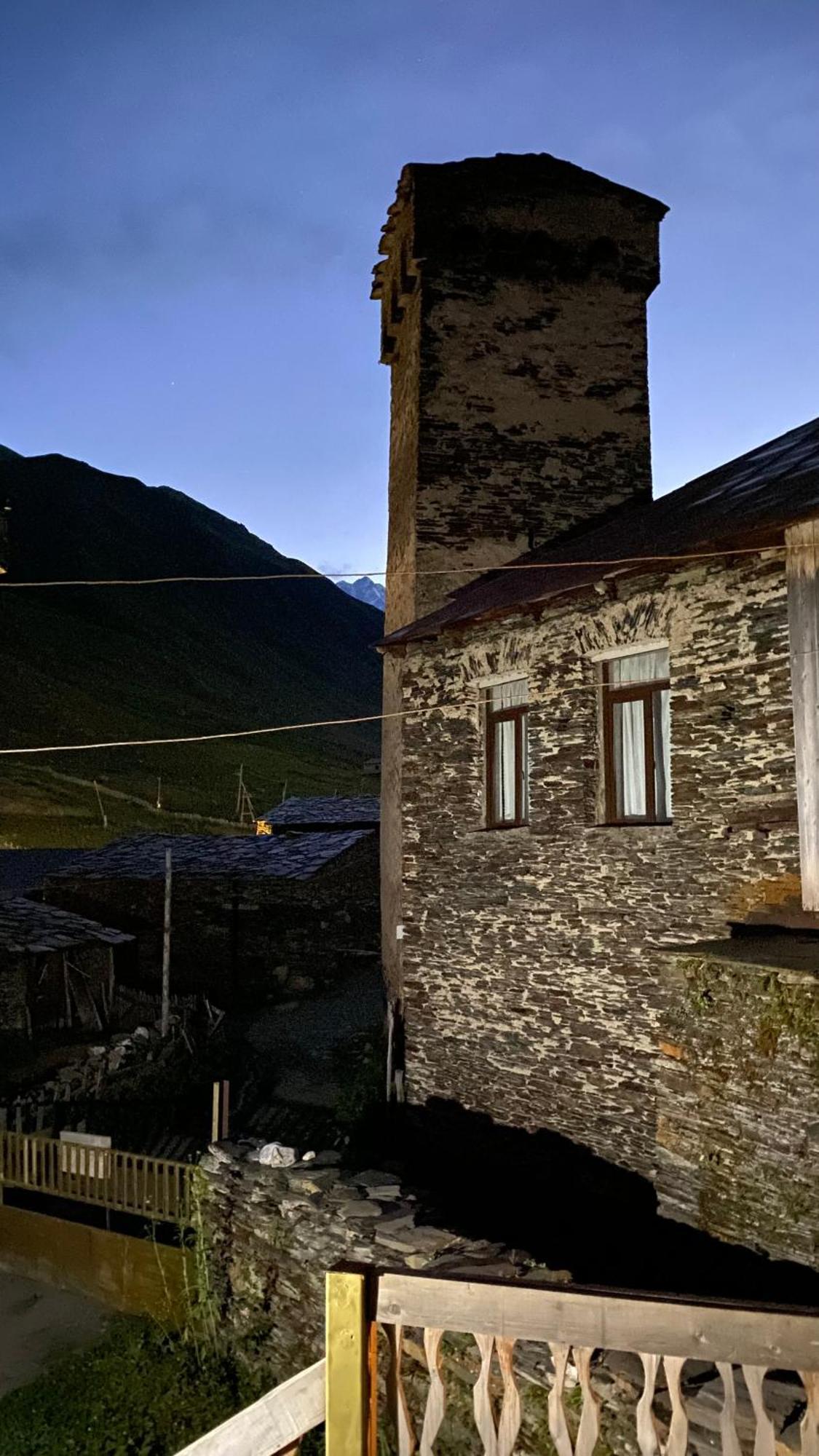Hotel Nizharadze'S Tower Ushguli Esterno foto