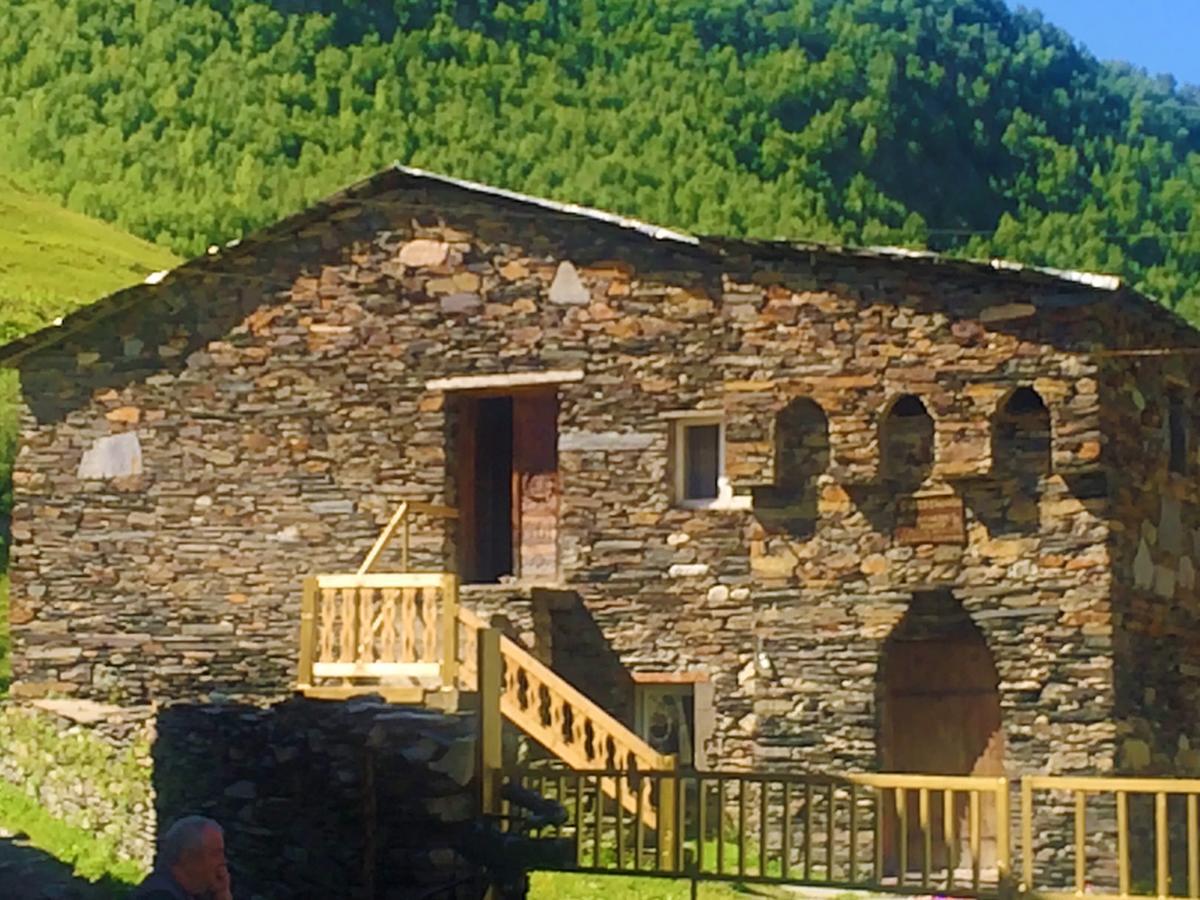 Hotel Nizharadze'S Tower Ushguli Esterno foto